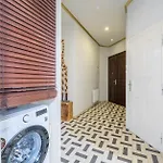 Spacious 95m2 Riverside Zborovska Smichov 公寓 *