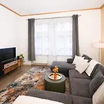 شقة Spacious 95m2 Riverside Zborovska Smichov *
