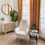Spacious 95m2 Riverside Zborovska Smichov Apartment