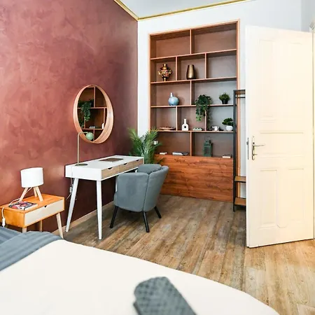 Spacious 95m2 Riverside Zborovska Smichov * Prag
