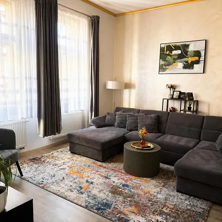 Spacious 95m2 Riverside Zborovska Smichov Prague