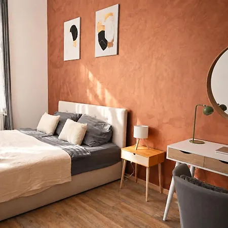 Spacious 95m2 Riverside Zborovska Smichov Daire Prag
