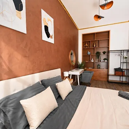 Spacious 95m2 Riverside Zborovska Smichov Daire *