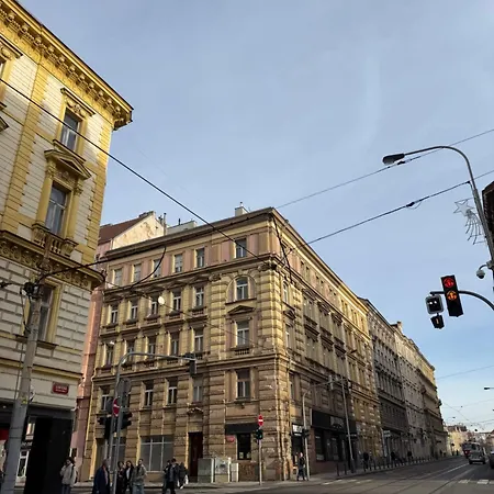 Spacious 95m2 Riverside Zborovska Smichov Apartment