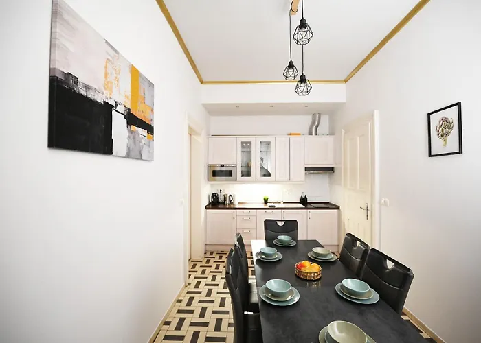 Spacious 95m2 Riverside Zborovska Smichov Apartment Prag