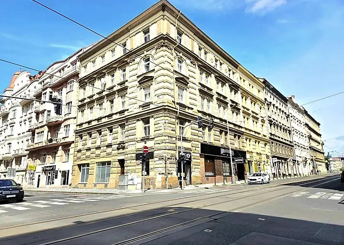 Spacious 95m2 Riverside Zborovska Smichov *