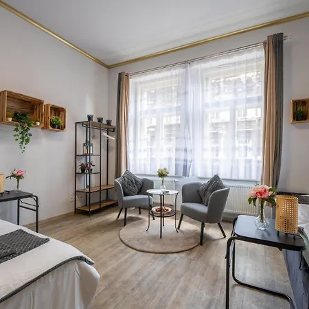 Cozy 3-brd Riverside In Center Apartment