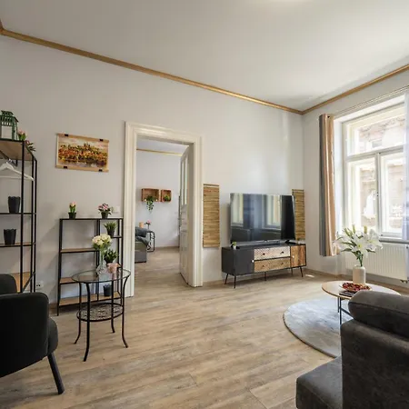 Cozy 3-brd Riverside In Center Apartment Prague