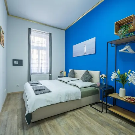 Cozy 3-brd Riverside In Center Apartment