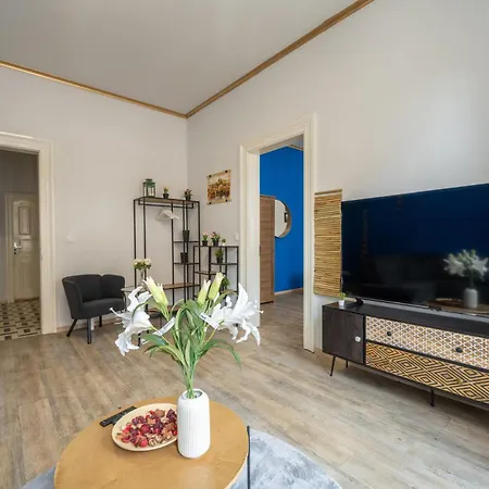 Apartment Cozy 3-brd Riverside In Center Prague
