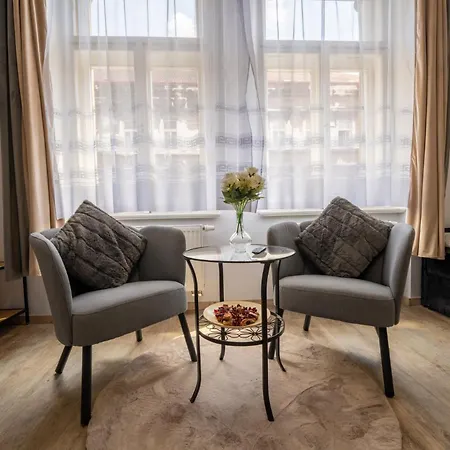 Cozy 3-brd Riverside In Center Prague