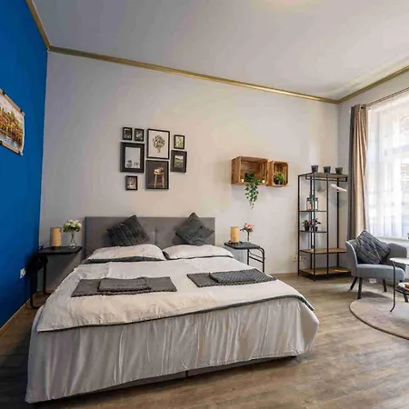Cozy 3-brd Riverside In Center *