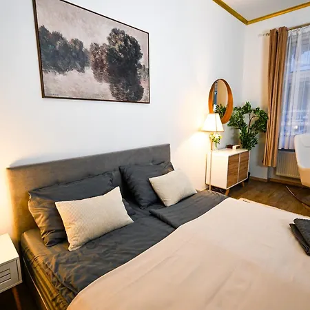 Spacious 95m2 Riverside Zborovska Smichov Διαμέρισμα