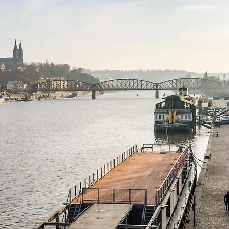 Spacious 95m2 Riverside Zborovska Smichov