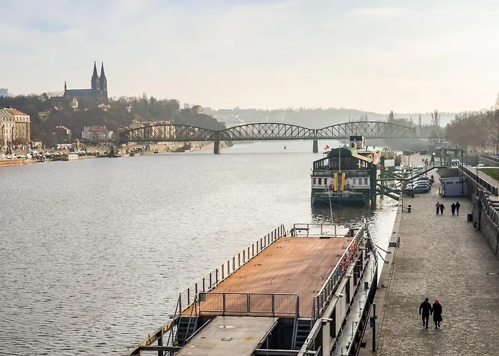 Spacious 95m2 Riverside Zborovska Smichov