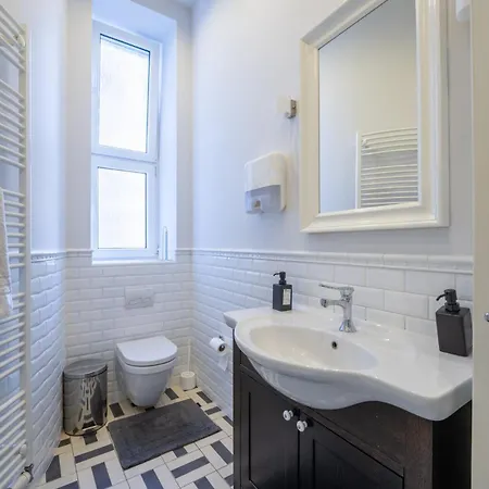 דירה Cozy 3-brd Riverside In Center *